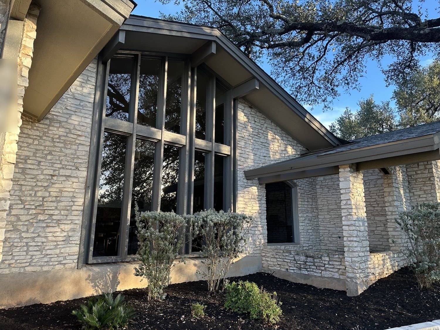 A clean limestone home with large streak-free windows in the Austin, TX area
